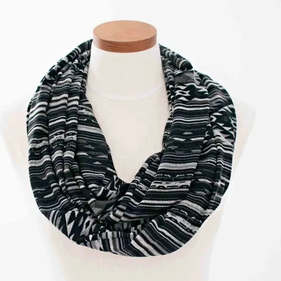 Speakeasy Travel Supply Hidden Pocket Infinity Scarf in Hutchinson Gray - Picture 5 of 5